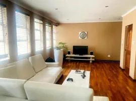 Modern 3 Bedroom Apartment