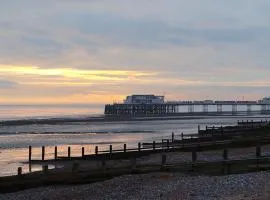 Central Worthing, seafront ,balcony flat