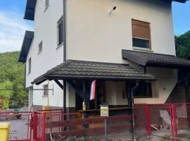 Vuglovec House