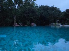 Greenhouse Retreat，位于森莫诺隆的酒店