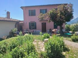 VILLA CLAUDI b&b，位于卡梅里诺的酒店