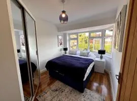 4 Beds Free Parking Fully Equipped Home