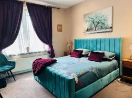 Super King, Close to Beach, Shops, Train, Shared Bathroom