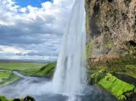 Seljanlandsfoss Sky Retreat