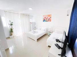 Caribbean Mojito Studios HOTEL WiFi Los Corales BEACH CLUB & SPA，位于蓬塔卡纳的酒店