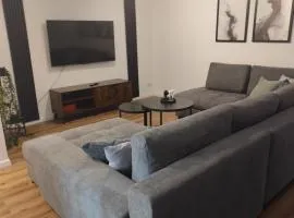 Familienfreundliche DGW in ruhiger Lage für bis zu 5 Personen - Waschtrockner, Arbeitsplatz, Balkon und Gartennutzung