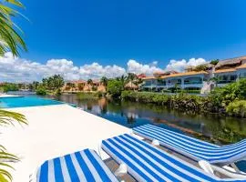 Lagoonfront Apartment with Pool and Beach Access
