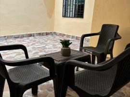 Amplia y cómoda casa en Bello，位于贝约的酒店