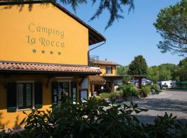 Camping La Rocca，位于马内尔巴的豪华帐篷营地