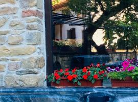 Verta House，位于特里亚夫纳的带热水浴缸的酒店