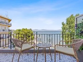 Central Beachfront Apt with a Breathtaking View!