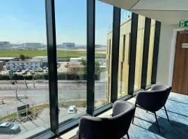 BRAND NEW - For 4 - 3min Heathrow Airport, Windsor Castle