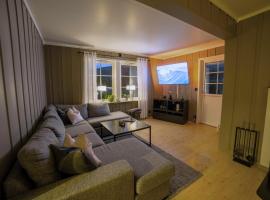 Cozy house with free parking on the premises，位于灵厄比的酒店