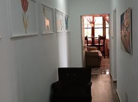 Almar inter guest house，位于波多诺伏的酒店