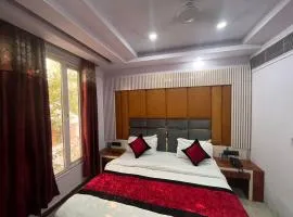 Haveliya Homes- Just 1 minute from Railway Station and Connaught place