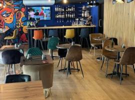 布利维中心餐厅酒店，位于布里夫拉盖亚尔德的酒店