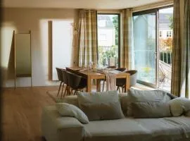 La Petite Foret Contemporary Apartment In Halle