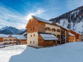 Appartement 4 pièces pour 6-8 personnes, 2 chambres, 1 cabine, 2 canapés-lit double dans le salon, au pied des pistes et piscine l'été, wifi fibre，位于阿尔维厄的酒店