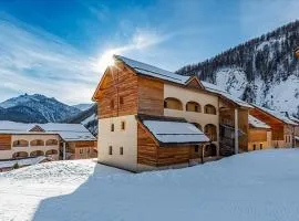 Appartement 4 pièces 8 personnes pied de pistes et piscine l'été