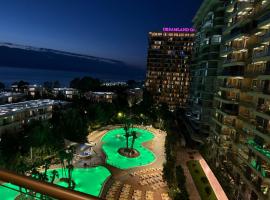 LUXERY APART Hotel DREAMLAND OASIS，位于查克维的酒店