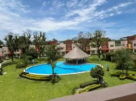 Casa con Alberca en condominio