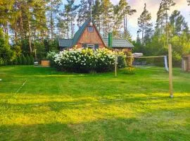 Chatka Baby Jagi - Domek z balią i kominkiem w lesie pośród jezior