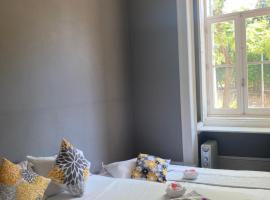 WW Hostel & Suites，位于科英布拉的酒店