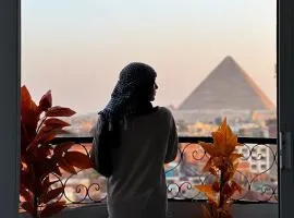 Giza pyramids view & jacuzii