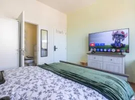 Chambre de luxe Tokyo a Liège Sale de bain privée check in autonome cuisine partagée
