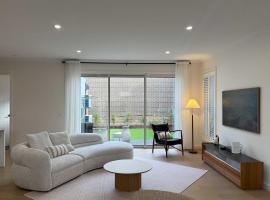 Prestige 4-Bed Luxury Home in Ashburton，位于查斯顿的酒店