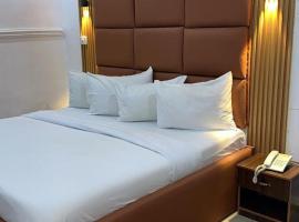 Quarters Inn & Suites Ikeja，位于伊凯贾的酒店