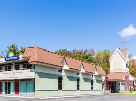 东斯特劳兹堡戴斯汽车旅馆，位于东斯特劳兹堡的酒店
