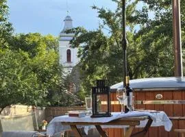 Jotaferien Transylvanian Shepherdhut with jacuzzi