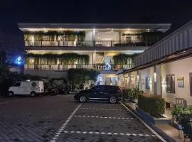 C3 Hotel