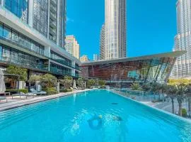 Next to Burj Khalifa & Dubai Mall - Luxury 2BR with Dubai Skyline Views - Like Home
