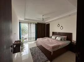 Green & Ivory Homestay