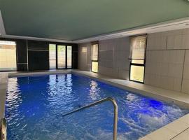 DOMITYS - La Florentine，位于萨尔格米纳的带泳池的酒店