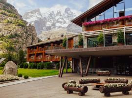 Grand Hotel Courmayeur Mont Blanc, by R Collection Hotels，位于库马约尔的酒店