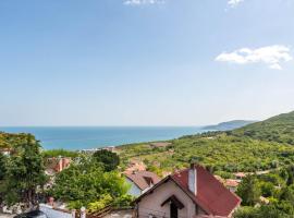 Villa Horizon - Spacious Sea View House with 6 Bedrooms in Balchik，位于巴尔奇克的乡村别墅