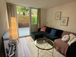 Modern 1 Bed Apartment with Garden in Gravesend