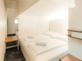 Grand Pods - Capsule Hotel