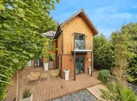 Modern Retreat in Kent Countryside