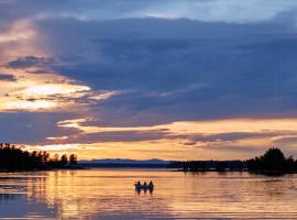 Architect-Designed Cabin In Söderhamn Archipelago，位于瑟德港的酒店