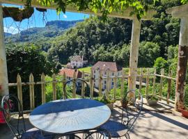 Chez Isabelle，位于Lods的酒店