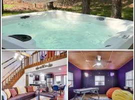 Hot tub - Game Loft & Arcade - 2 King Beds - Pet Friendly