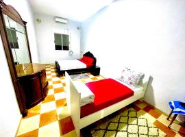 Spacious Apartment with Motorcycle Garage, Free Parking, and Air Conditioning，位于拉希迪耶的酒店