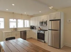 Steps to THE Beach 3 BDR Condo Parking