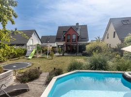 Ferienhaus Thiele - Familienglück mit Garten - Kamin - Sauna - Pool，位于魏玛的酒店