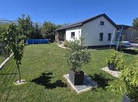 Haus Dresden, Pool, Garten, Terrasse, familienfreundlich，位于德累斯顿的酒店