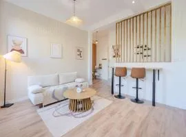 Modern and Bright 2-Room Apartment in City Center